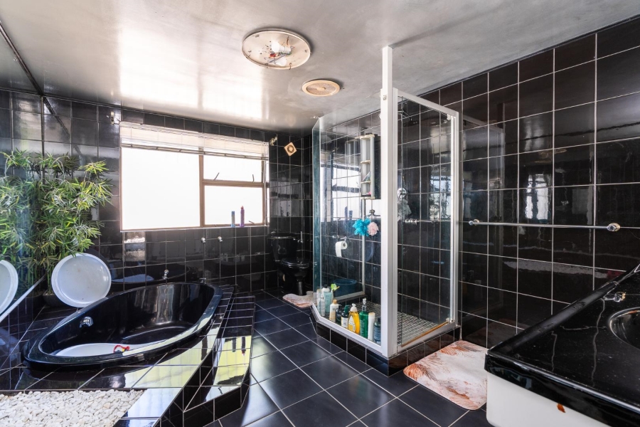 6 Bedroom Property for Sale in Welgelegen Western Cape